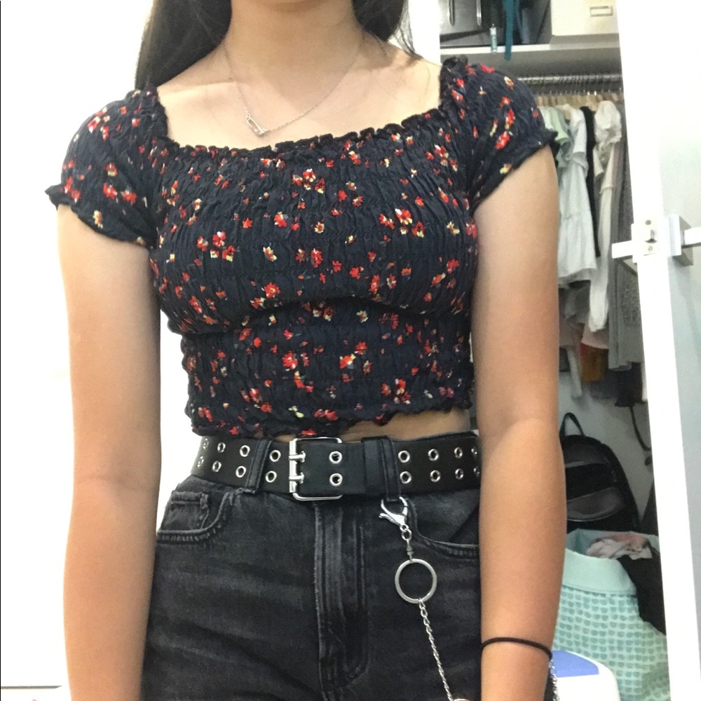 Off the shoulder red floral crop top - Picture 2 of 3